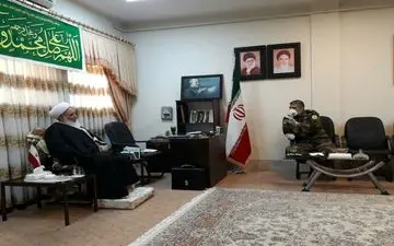 دیدار فرمانده و رییس عقیدتی سیاسی قرارگاه غرب ارتش با امام جمعه کرمانشاه/اجر و پاداش شما ارتشیان نزد خداوند محفوظ است