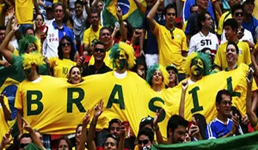 حمله هواداران برزیلی با چوب و سنگ به تیم ملی فوتبال کشورشان+فیلم