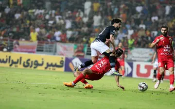 پنالتی آشکار برای تراکتور نادیده گرفته شد؛ VAR باز هم قربانی قطعی سیستم!