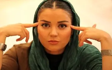 تصاویری جذاب از افسانه پاکرو با لباس ساده و گشاد/ خانم بازیگر گونی هم تنش کنه بهش میاد!