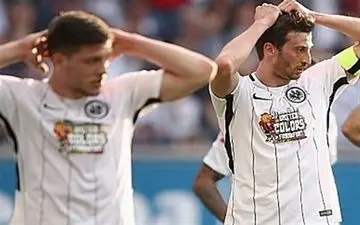 اینتراخت فرانکفورت در خانه متوقف شد 