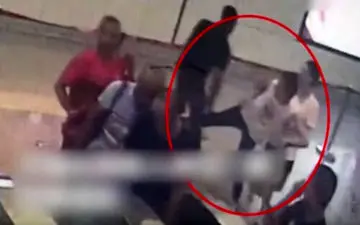 مسافر مترو به طرز ماهرانه‌ای دزد فراری را گیر انداخت