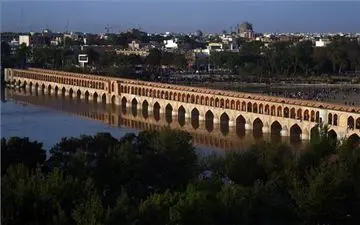 سرخ شدن آب زاینده رود +تصاویر