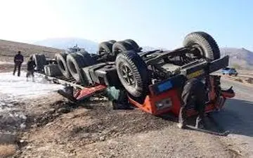 واژگونی یک دستگاه تریلر در زنجان یک کشته بر جای گذاشت