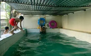 کودک ۲ ساله کرجی در استخر جان باخت 