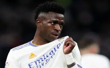 گاهی احساساتم غلبه می‌کند؛ وینیسیوس با اشک از ژابی و رئالی‌ها عذر خواست