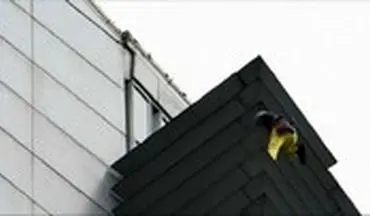  مرد عنکبوتی پس از بالا رفتن از برج ۴۷ طبقه بازداشت شد