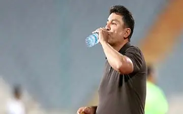 اعتراض قلعه‌نویی به تصمیم داور در بازی دوستانه مقابل فولاد