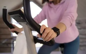 تمرینات هوازی ناشتا: تأثیرات مثبت و منفی بر بدن شما چیست؟