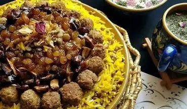 طرز تهیه عدس پلو درباری؛ غذای مجلسی با گوشت و کشمش