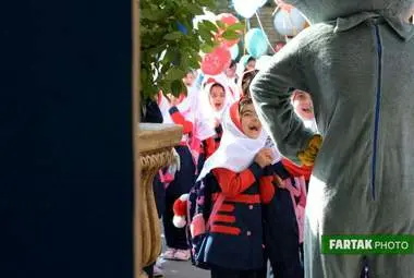 شور و اشتیاق فرشتگان مهرآفرین دبستان مهر آذین در اولین روز مهر 