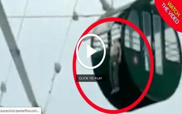 زنده ماندن معجزه آسای کودک خردسال آویزان از چرخ و فلک! + فیلم