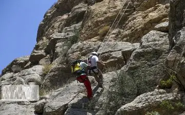 نجات جان گردشگران در آبشار آب گرمه دورود