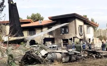 درگذشت حداقل ۱۰ نفر در حادثه سقوط هواپیما بوئینگ ۷۰۷/ کسی از ساکنان صدمه ندیده است