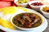 طرز تهیه خورش آلو اسفناج؛ غذای خوشمزه شمالی با طعمی مجلسی و رستورانی