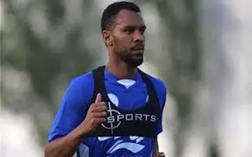 بستن کمربند خط دفاع استقلال با رابسون جانواریو