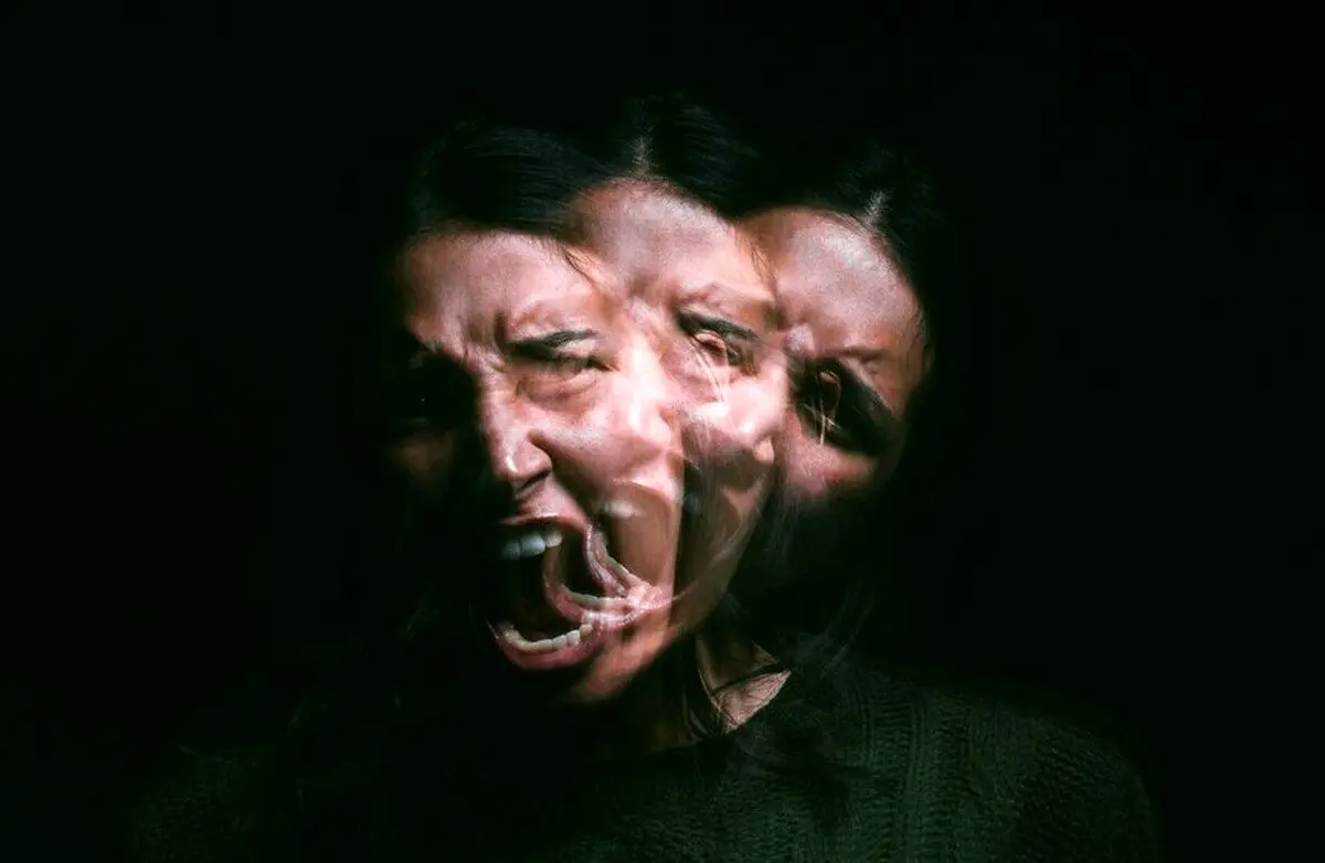 آیا  علاقه به رنگ‌های خاص می‌توانند نشان‌دهنده مشکلات روانی باشند؟ کشف ارتباط بین روان‌پریشی و ترجیح رنگ آبی