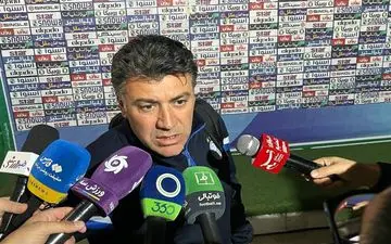 تیکه سنگین محمد نوازی به داوری ها: چرا داوری به سود پرسپولیس است ولی به ضرر استقلال؟ 