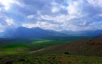 کل اروپا را بگردید این منظره را نخواهید یافت|نمایی از دشت چمچمال و کوه بیستون کرمانشاه
