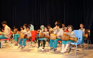 اجرای  ارکستر سمفونیک آکادمی موسیقی دانوش در هفته دولت به روایت تصویر