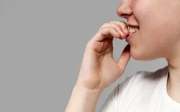 جویدن ناخن یعنی به این اختلالات روانی مبتلا هستید