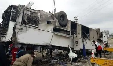 واژگونی اتوبوس در محور گرمسار - آرادان/ دست کم 6 نفر کشته شدند 