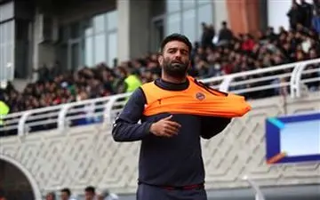 ستاره پر حاشیه استقلالی به فکر شکایت از آبی پوشان 