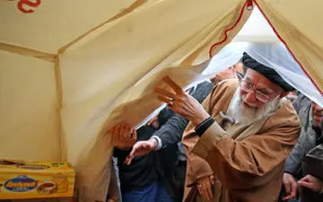  عکسی دیده نشده از رهبر انقلاب در سرپل ذهاب