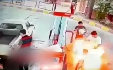 فیلم لحظه زنده زنده سوختن جوان ورامینی در پمپ بنزین