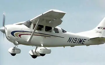 تیک‌آف ماهرانه خلبان از روی باند خاکی + فیلم