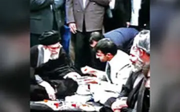 فیلم منتشرنشده از افطاری در حضور رهبر انقلاب در بیت رهبری
