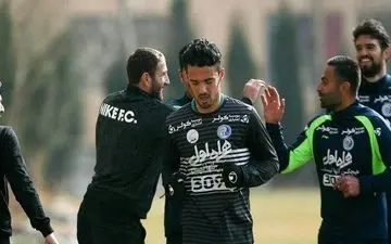 
تمرین استقلال در پشت درهای بسته 