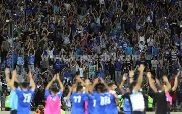  وداع به یادماندنی استقلال با آزادی آبی پوش