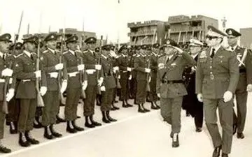 خلع سلاح ارتش شاهنشاهی توسط مردم +فیلم 