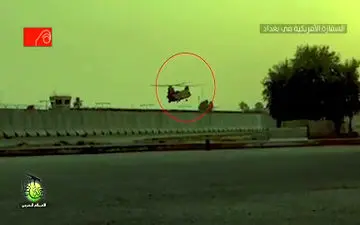 فیلم/ بالگرد آمریکایی در تیررس مقاومت عراق