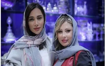 پوشش و میکاپ نیوشا ضیغمی و خواهرش در افتتاحیه گالری همسرش
