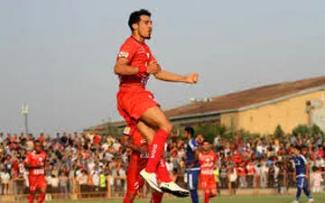 حاتمی، بهترین گلزن تراکتورسازی شد
