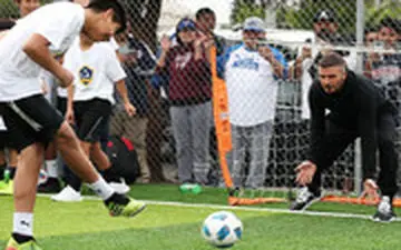 دیوید بکهام دوباره پا به توپ شد