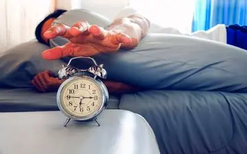 نکاتی برای اینکه صبح‌ها زودتر و راحت‌تر از خواب بیدار شوید