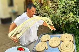 پخت لاگمن در ازبکستان / غذای روستایی با دستور آشپز ماهر + ویدئو