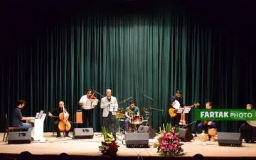 آخرین کنسرت سال در همدان / با اجرای گروه چکاد و با صدای هنرمند مردمی «کاظم مرادی»