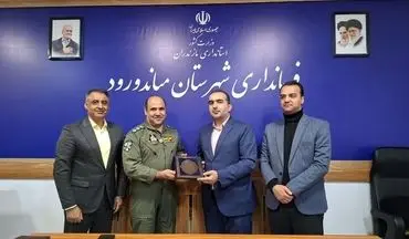 
تقدیر از خلبانان نقش‌آفرین در عملیات اطفای حریق جنگل الیت
