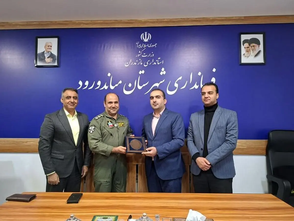 
تقدیر از خلبانان نقش‌آفرین در عملیات اطفای حریق جنگل الیت
