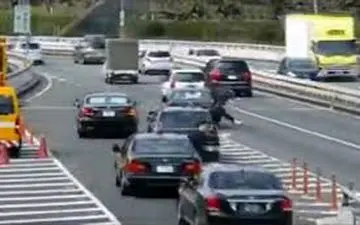 اسکورت عجیب نخست وزیر در بزرگراه+فیلم