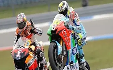 
اتفاق نادر در مسابقه موتور سواری! + فیلم