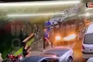 ویدیو | نجات معجزه‌آسای قهرمان بوکس ایران از حمله ۶ قمه‌کش در بوکان