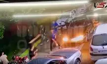 ویدیو | نجات معجزه‌آسای قهرمان بوکس ایران از حمله ۶ قمه‌کش در بوکان