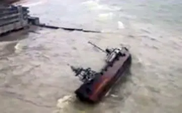 واژگونی کشتی نفتی در طوفان اوکراین