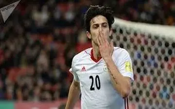 پدر و مادر سردار آزمون در استادیوم 