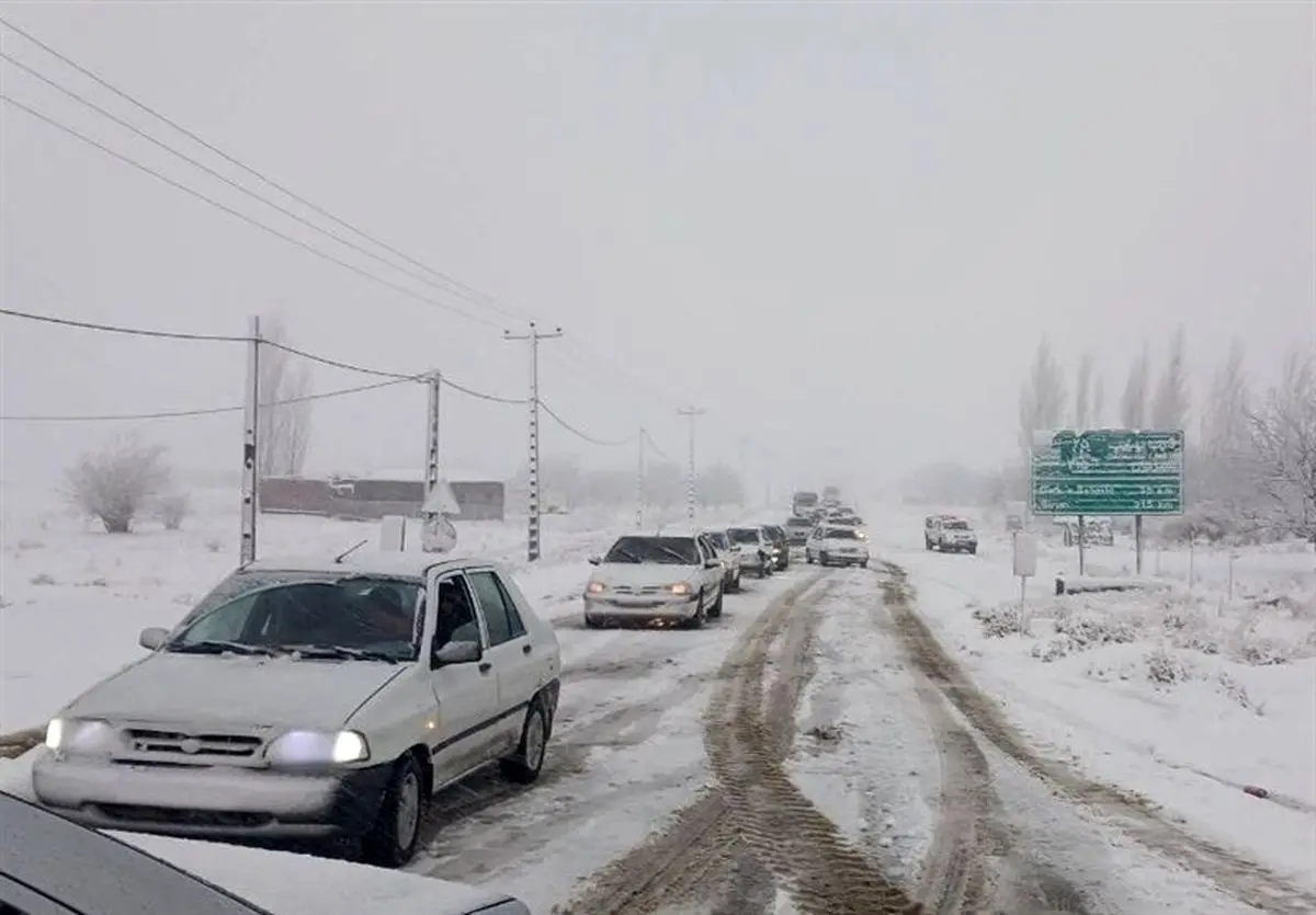 بارش یک متری برف در سربیژن؛ راه‌ها مسدود شد